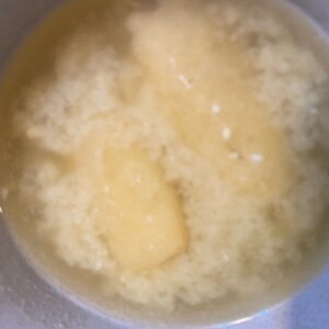 油あげと玉ねぎとわかめと木綿豆腐のお味噌汁